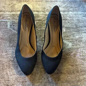 Abella black pumps size 10